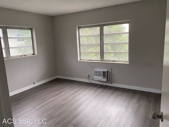 4th image of 550 NE 20th St #9518972
