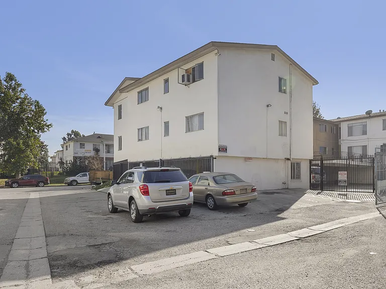3867 Potomac Ave. — Photo 14