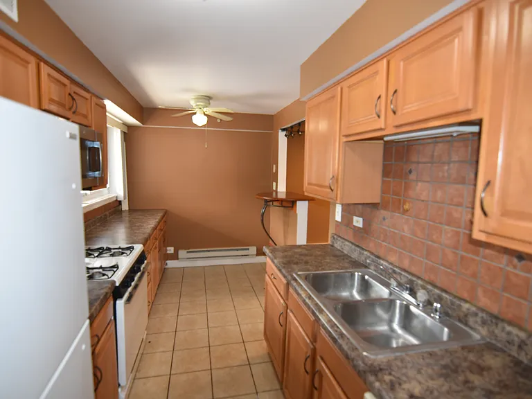 1910 W Hatherleigh Ct #2E — Photo 9
