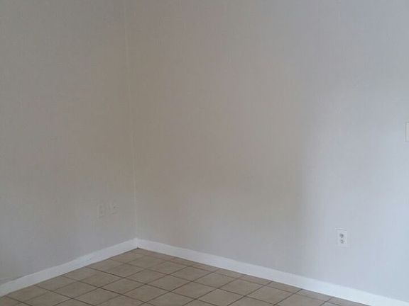 4th image of 2027 Fletcher St #4