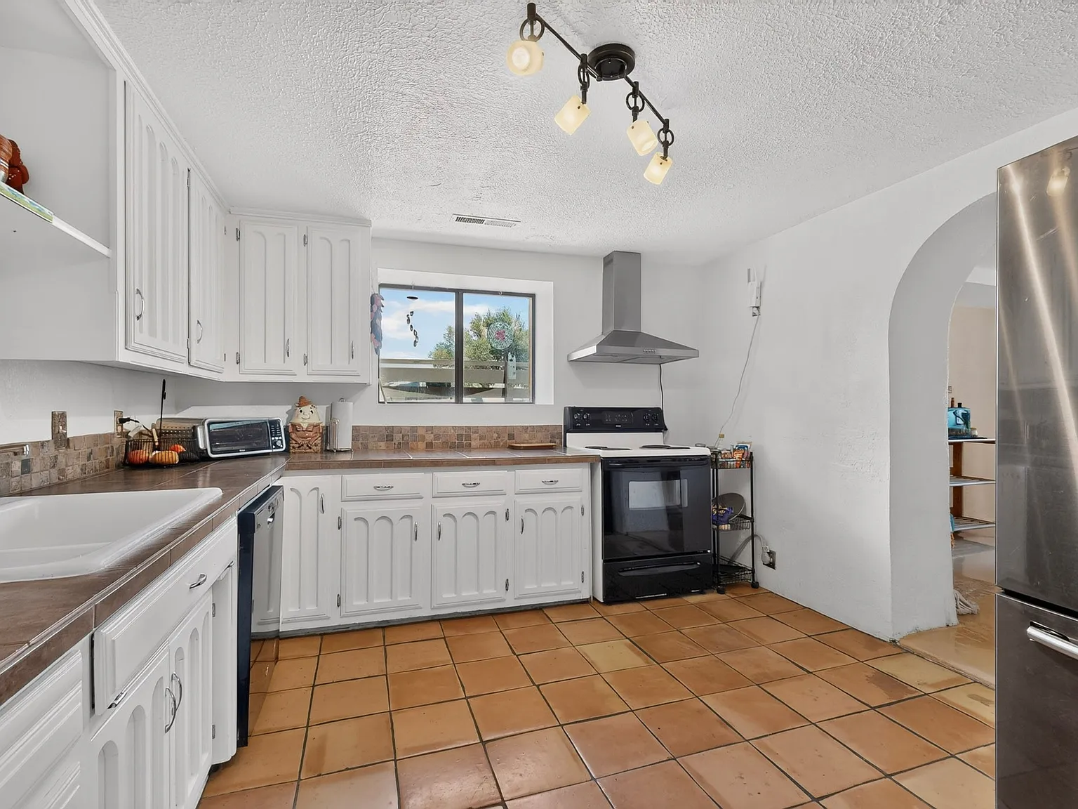 3 bed, 2630 sqft, $2,500 — Photo 3