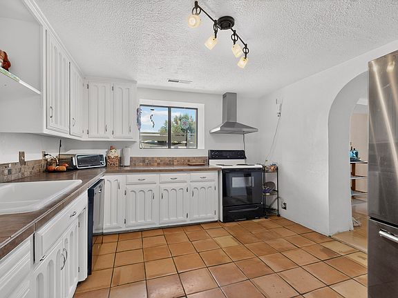 3rd image of 10029 Guadalupe Trl NW