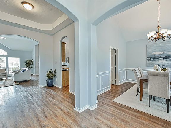 3rd image of 1814 Silver Brook Ln