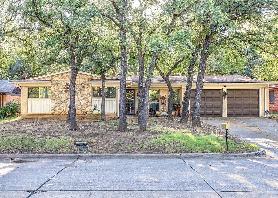 1st image of 24 Regents Park Dr