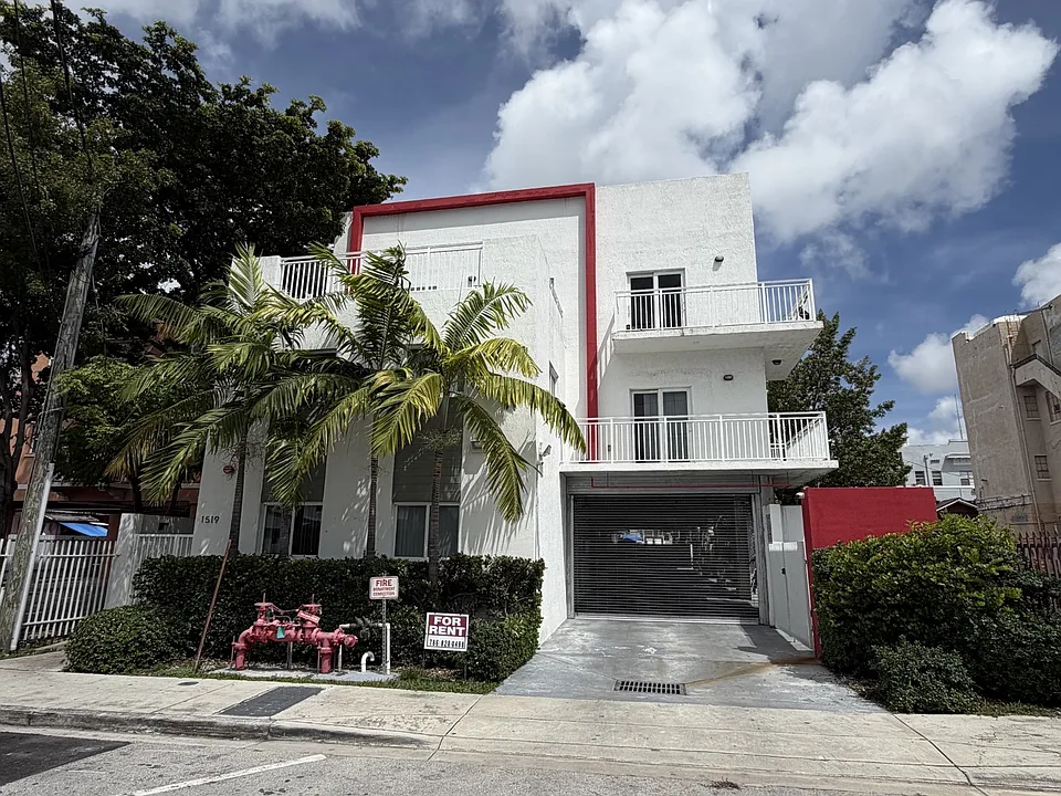 1519 NW 1st St #303
