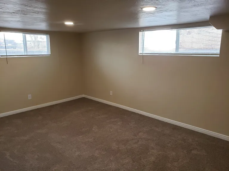 966 W Center St — Photo 10