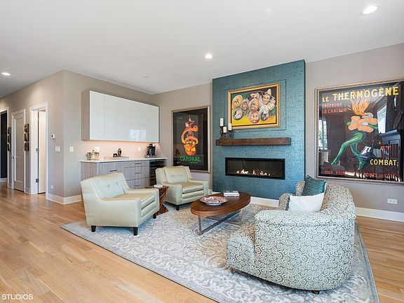 4th image of 4805 N Claremont Ave Unit 303