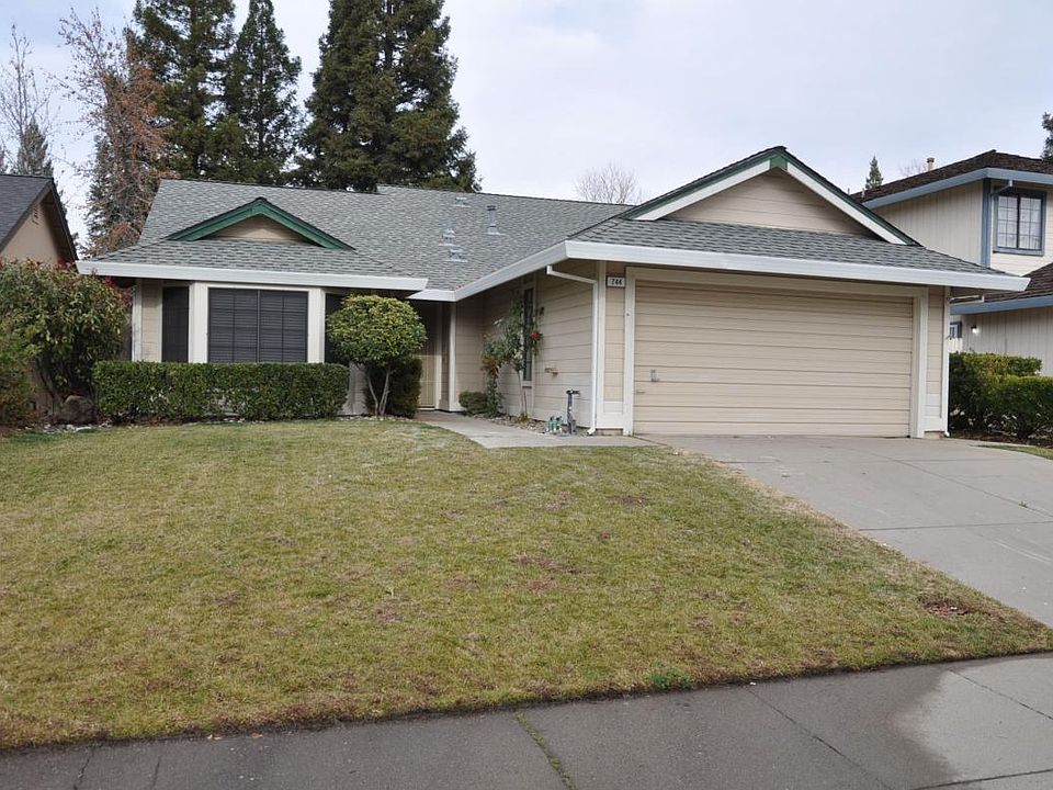 1st image of 744 Portside Cir