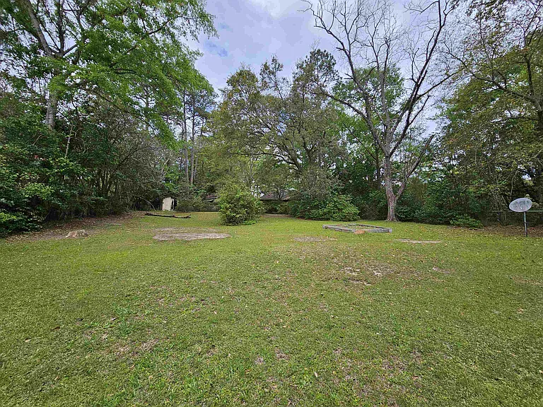 550 E Bradford Rd — Photo 21
