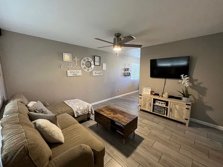 4864 W 18th Ln — Photo 2