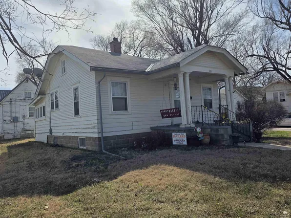 303 E Main St, Herington, KS 67449