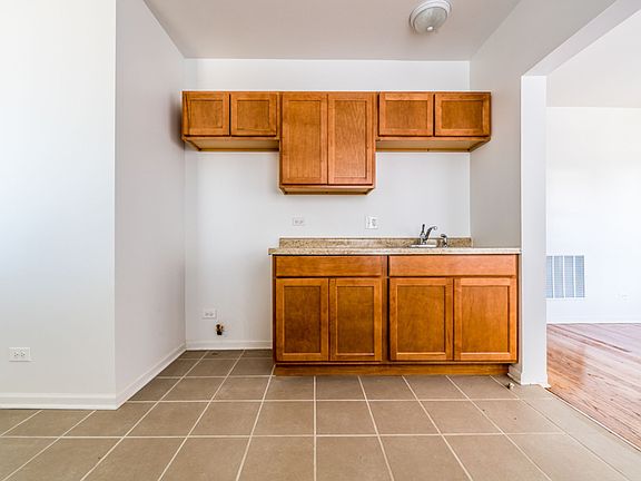 4th image of 404 School St #3W
