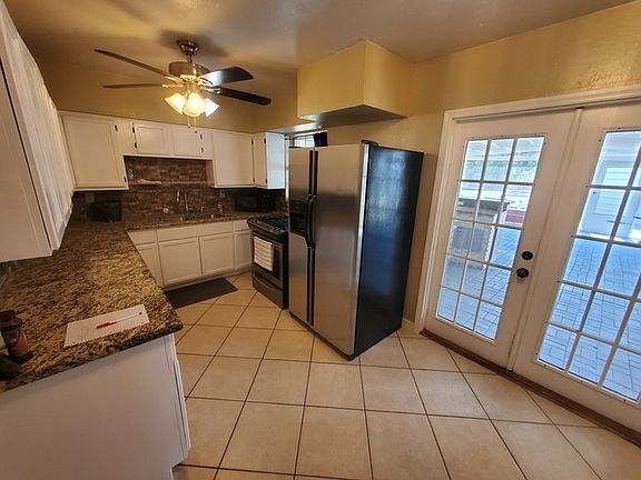 3rd image of 2118 Gardenia Cir E