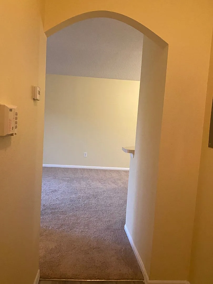Spacious 1 bedroom, 1 bathroom unit in Courtney Landing — Photo 3
