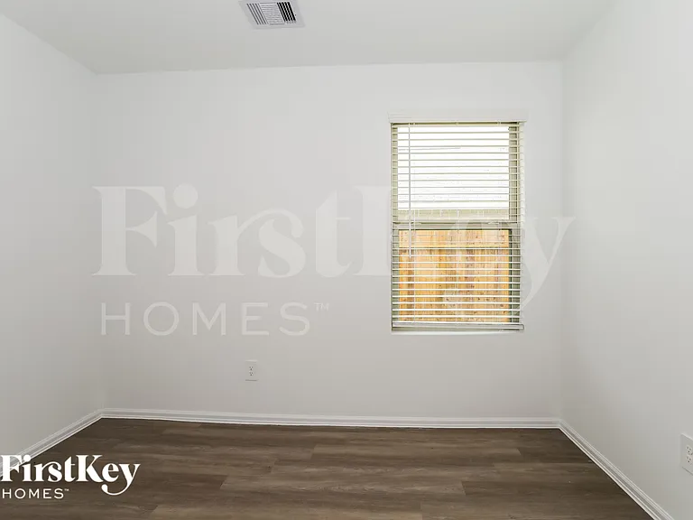423 Jewett Meadow Dr — Photo 11