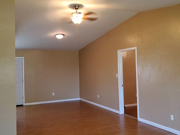 5th image of 909 S Howard Ave