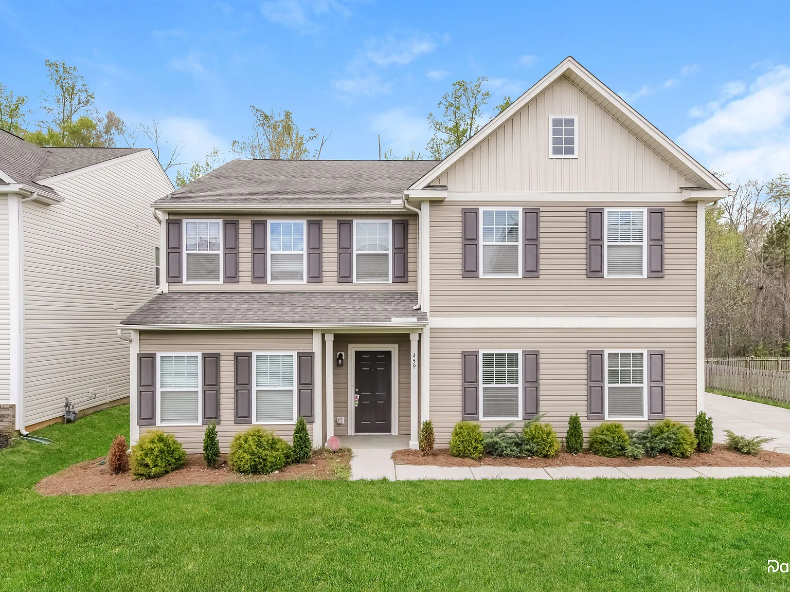 4 bed, 2.5 bath, 2780 sqft, $2,345 — Photo 1