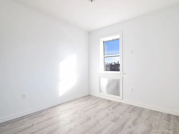 4th image of 740 Putnam Ave #3