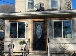 736 N 24th St, Camden, NJ 08105