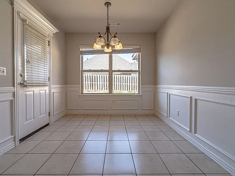 1161 Coventry Ln — Photo 6