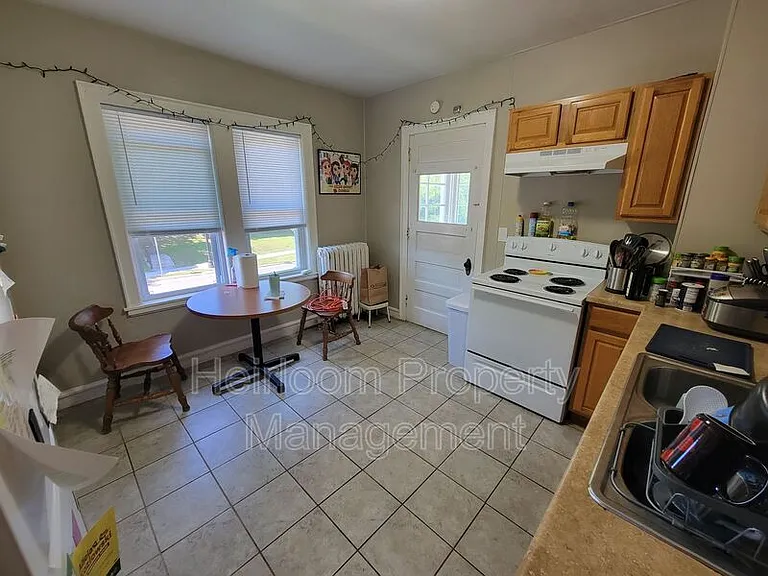 330 N 12th Ave E — Photo 12