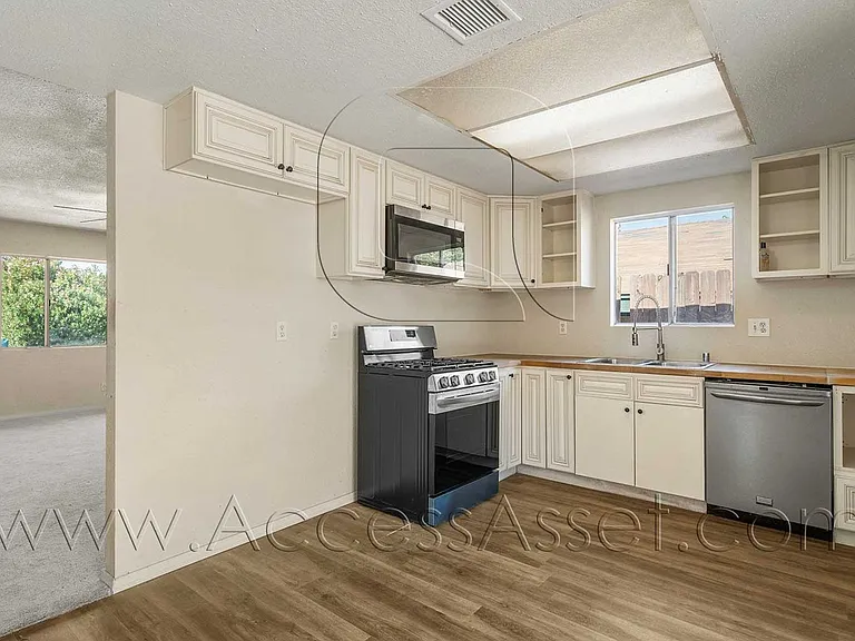 33220 Schaper St — Photo 7