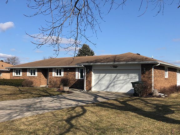 4th image of 585 Wilson Dr