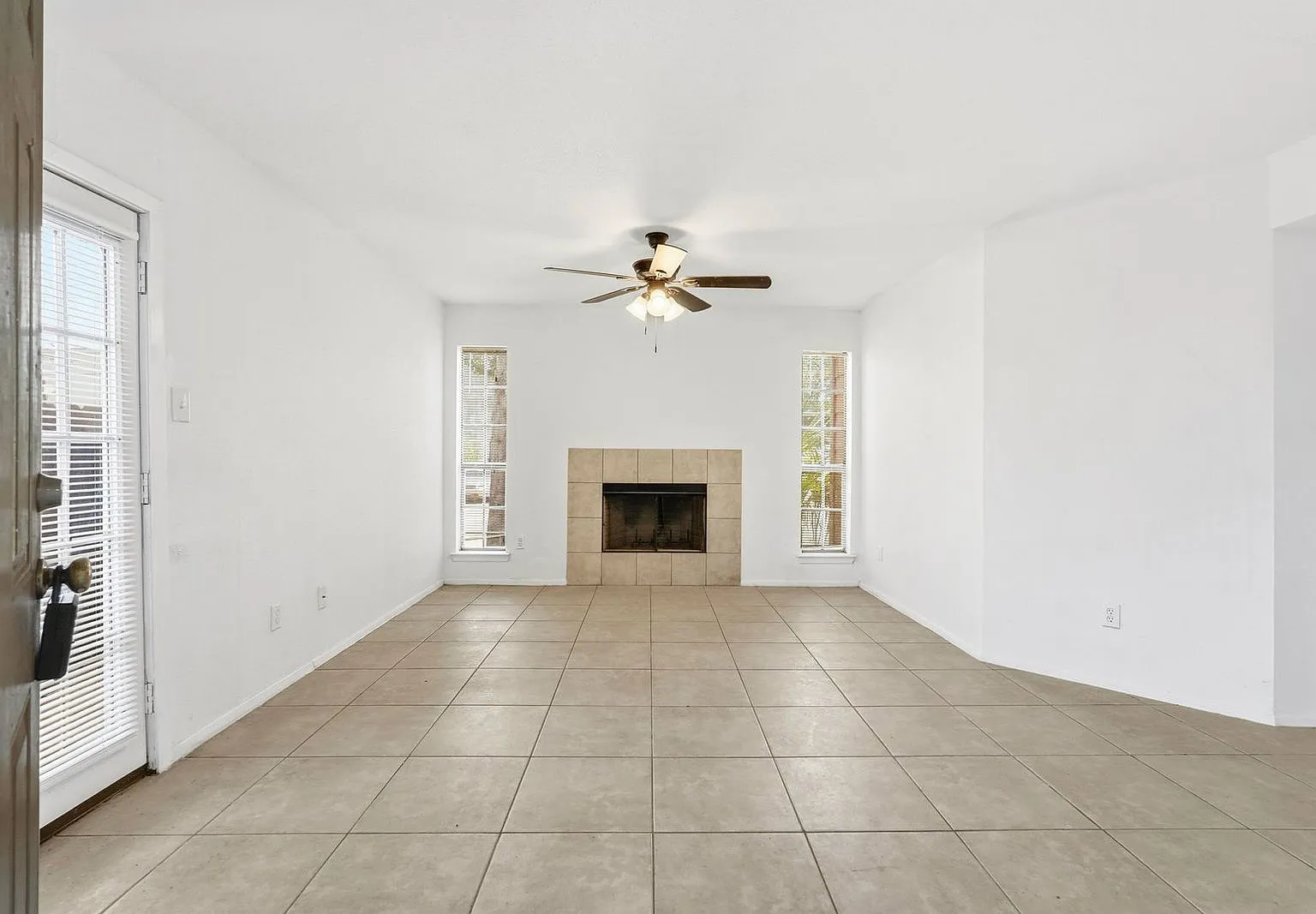 2 bed, 1.0 bath, 870 sqft, $1,175 — Photo 3