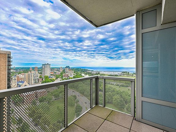 4th image of 923 E Kilbourn AVENUE #2103