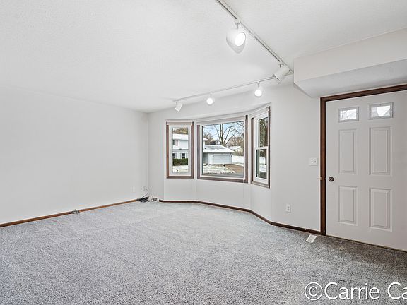 5th image of 3513 Las Vegas Dr NE