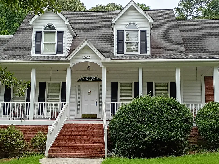 3707 Coldwater Ln #B — Photo 1