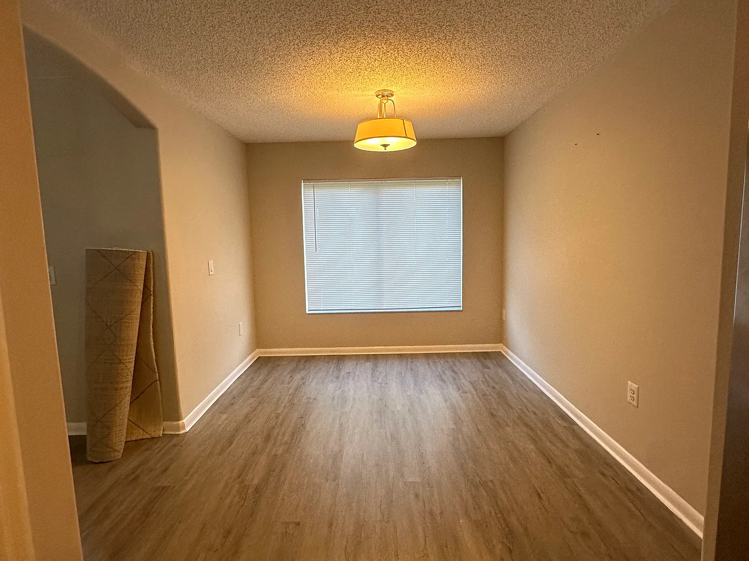 3 bed, 2.5 bath, 1388 sqft, $2,280 — Photo 3