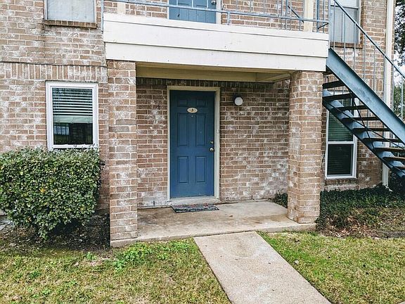 2nd image of 3900 Woodchase Dr APT 3