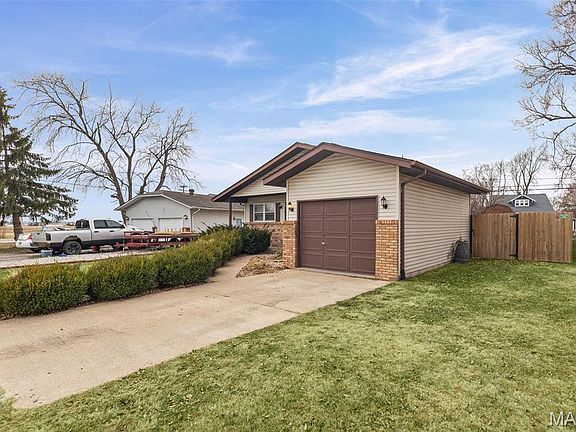 2nd image of 9 N Main St