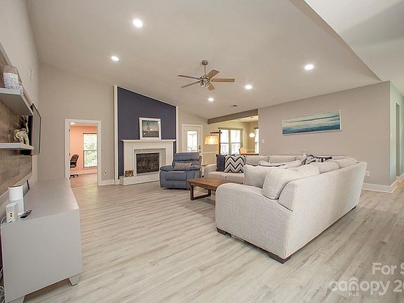 3rd image of 4141 Bon Rea Dr