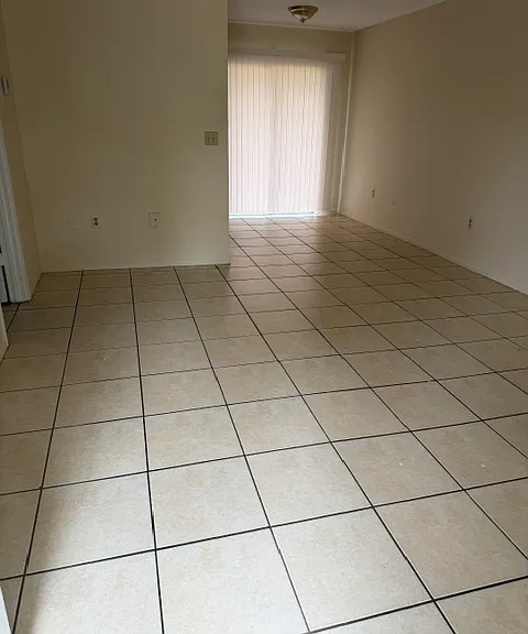 308 E Phoenix St — Photo 1