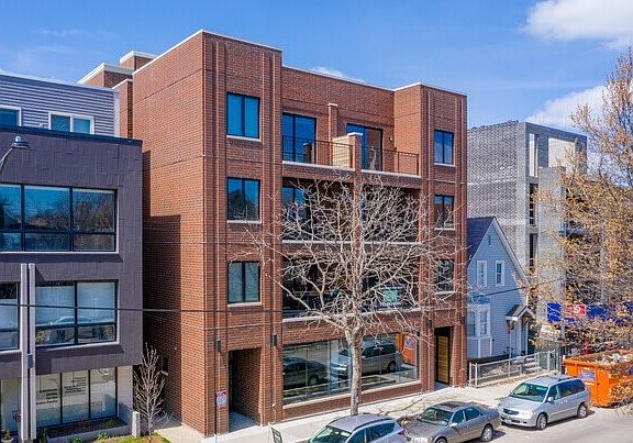 4th image of 3720 N Ashland Ave #302