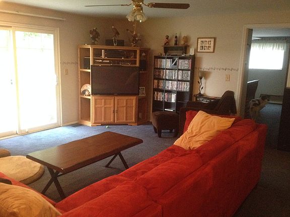 5th image of 4945 Arrowview Dr