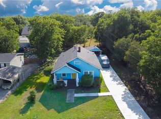 211 N Main St, Thorndale, TX 76577