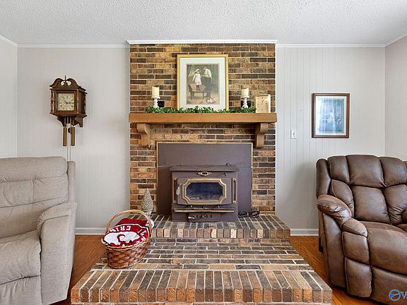 3rd image of 737 Community Ln