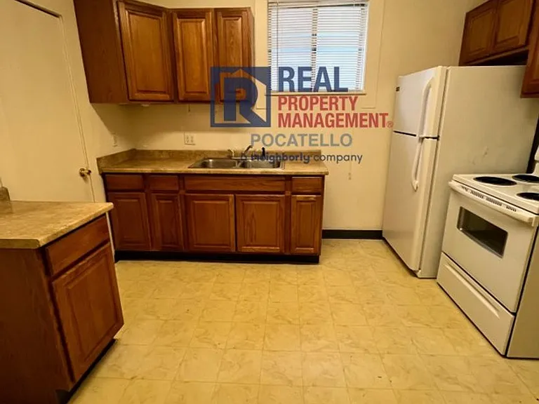 341 S Hayes Ave — Photo 6
