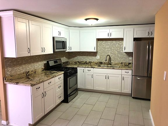 3rd image of 319 Amarillo Dr