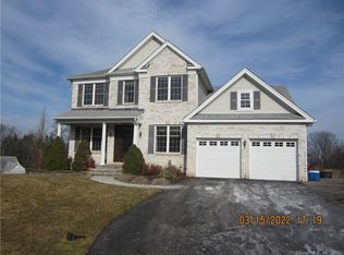 18 W Hill Rd, Bloomfield, CT 06002