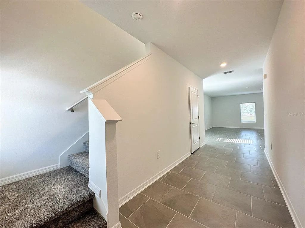 5 bed, 2.5 bath, 2254 sqft, $2,190 — Photo 2