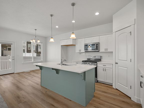 4th image of 1048 N Wayne Dr