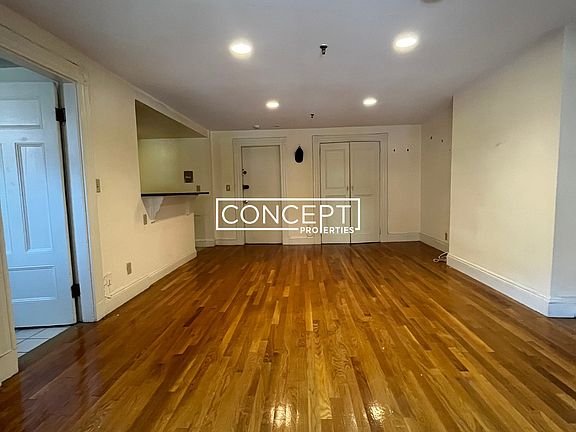 5th image of 379 Commonwealth Ave #12