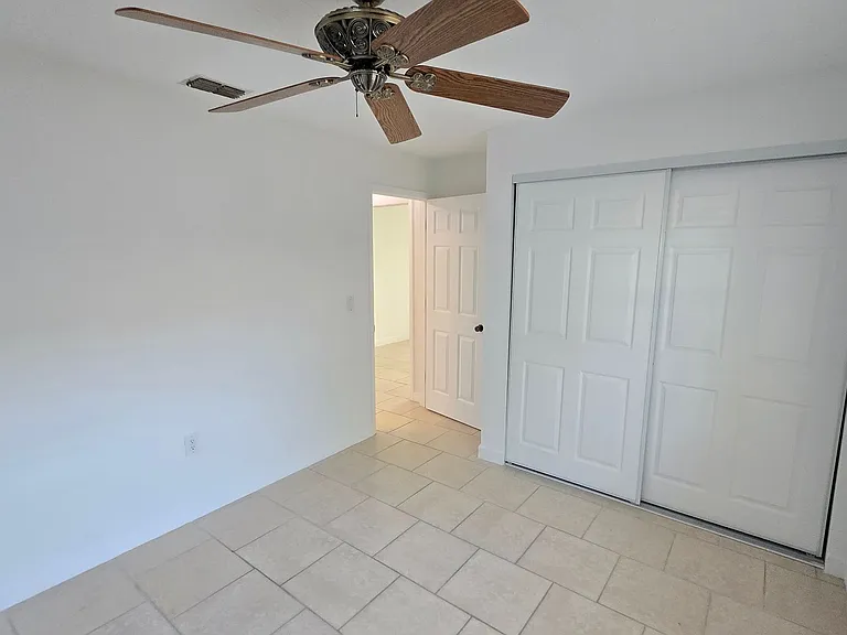 4705 Violet Ave — Photo 10