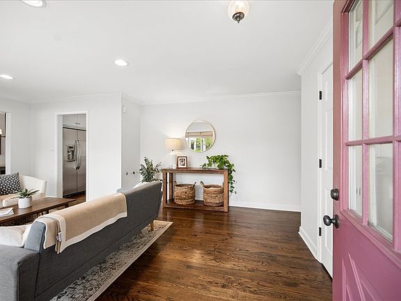 2nd image of 1810 Culver Ln