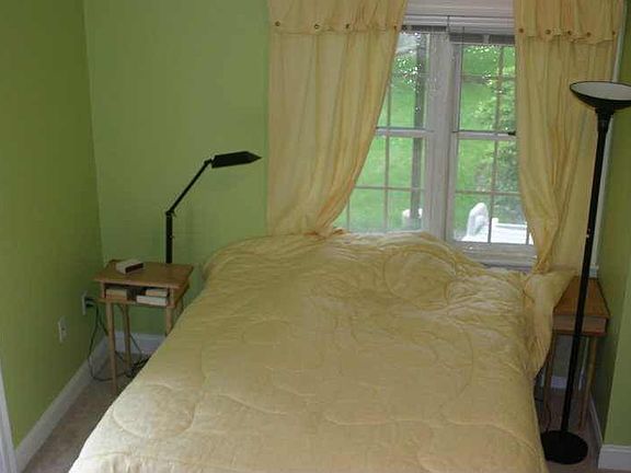 Basement Bedroom - Separate Entrance