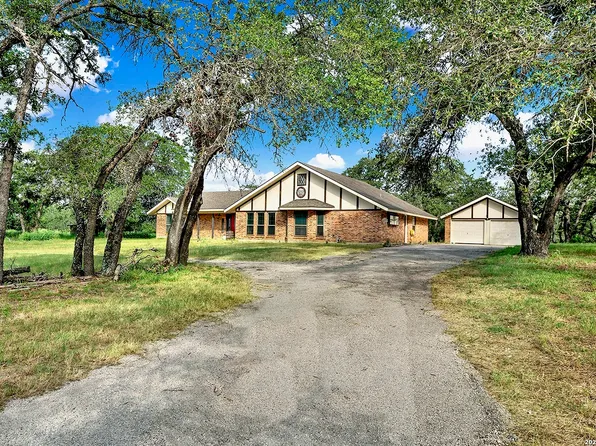 110 Post Oak, Floresville, TX 78114